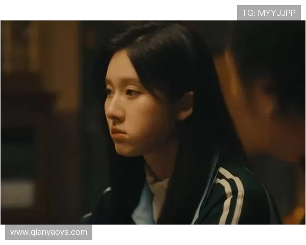 《微暗之火》:5个反转,3个真相,1段令人窒息的感情纠葛